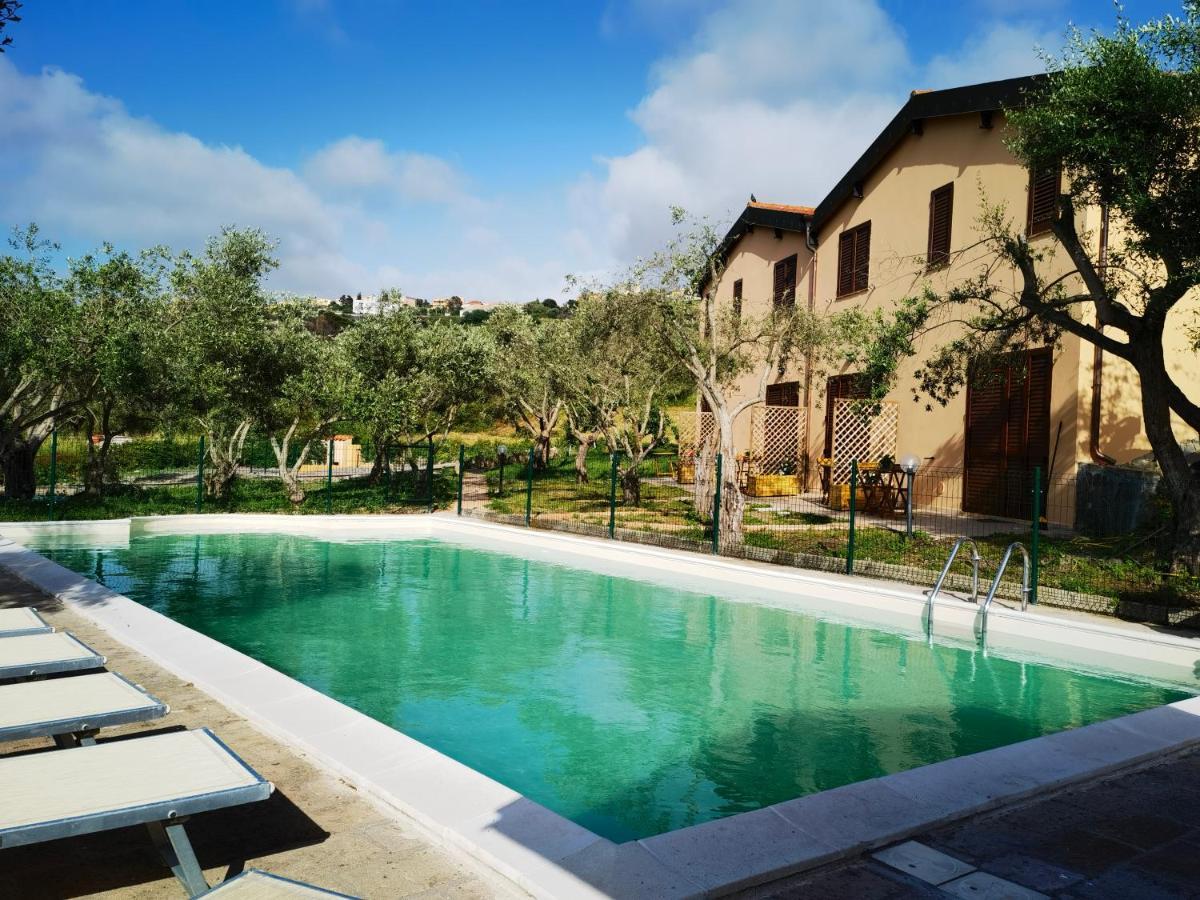 La Corte Degli Ulivi - Albergo Rurale Tresnuraghes Exterior photo
